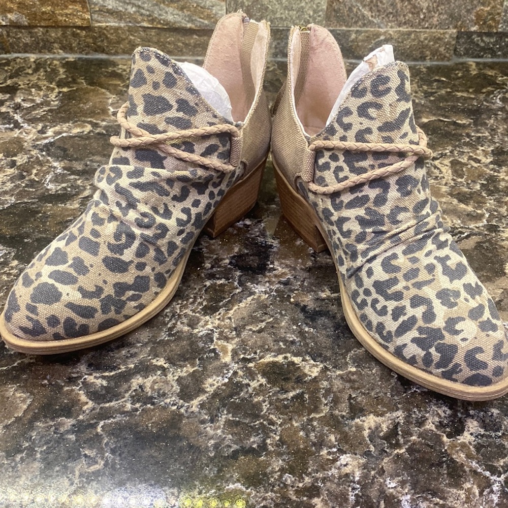 Very G Spartan leopard booties